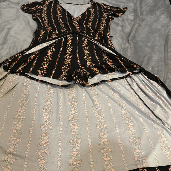 Cute floral romper/dress XXL (19) black floral - Picture 4 of 14